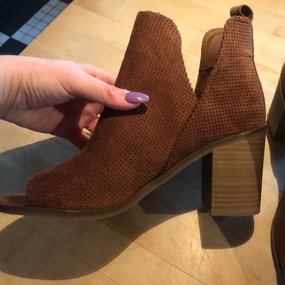 Universal Thread booties - Picture 3 of 5